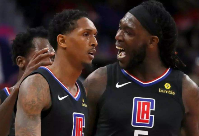 2025年世界女排联赛总决赛中，意大利女排以3-0战胜美国队，晋级四强。（2025年世联赛总决赛阶段，意大利女排3比0完胜美国队，跻身四强）