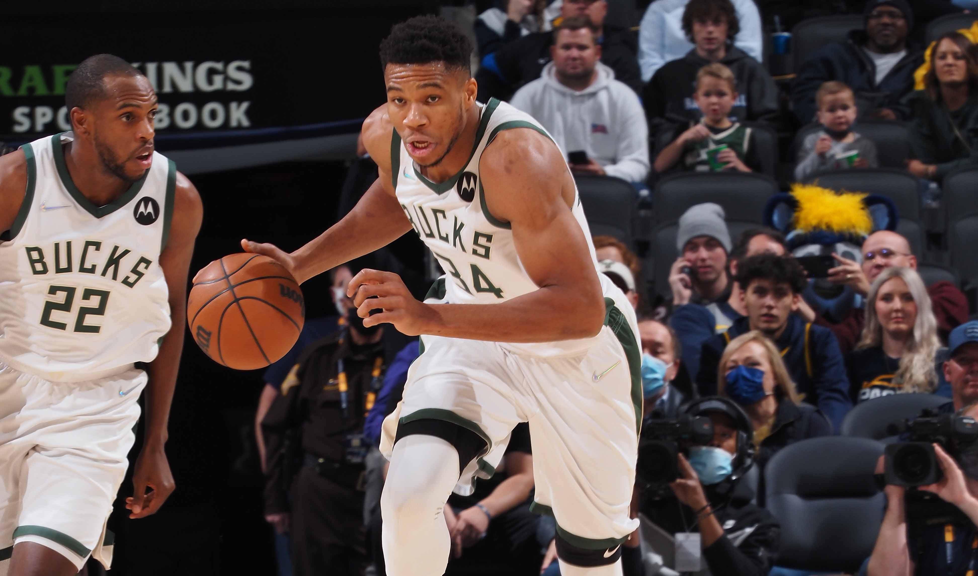 张外龙：曾跟球迷承诺一定会回到重庆；跪谢最努力的球员们（张外龙：曾向球迷承诺必回重庆；跪地致谢最拼的球员）