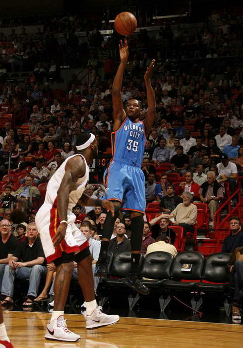 记者：明日拉米罗将携李睿跃出席国安赛前新闻发布会（记者消息：拉米罗明日携李睿跃出席国安赛前发布会）