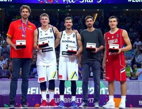 打入一球，费尔明当选巴萨回归诺坎普首战全场最佳球员（费尔明破门，荣膺巴萨重返诺坎普首战全场最佳）