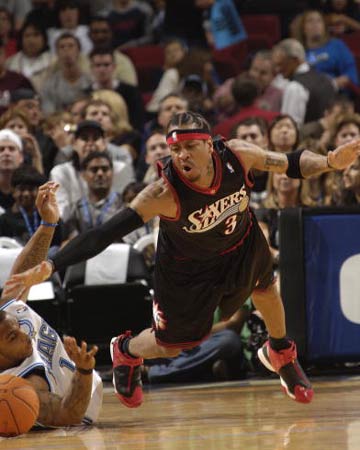 重回热刺主场并为个人壁画签名！孙兴慜：我感到无比荣幸（重返热刺主场为个人壁画签名，孙兴慜：倍感荣幸）