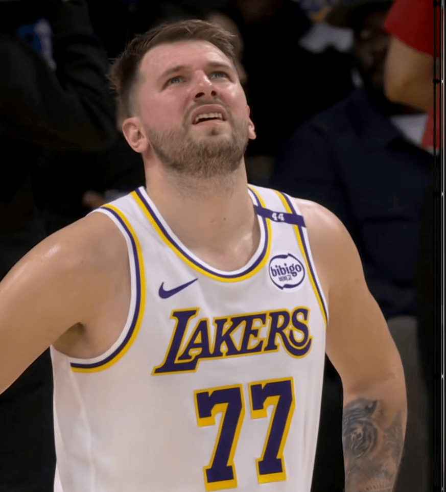 9次扑救力保零封，弗莱肯当选曼城vs勒沃库森全场最佳（狂揽9次扑救零封，弗莱肯加冕曼城对勒沃库森全场最佳）